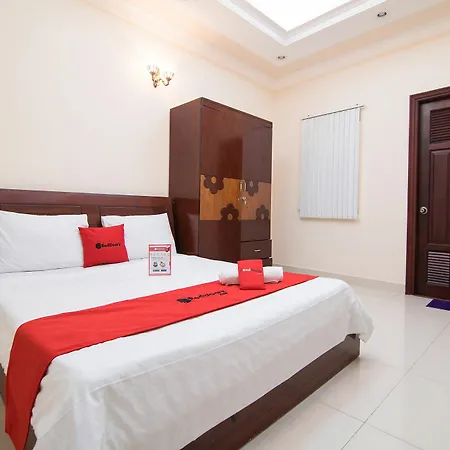 Reddoorz Near Pico Plaza Cong Hoa Hotel